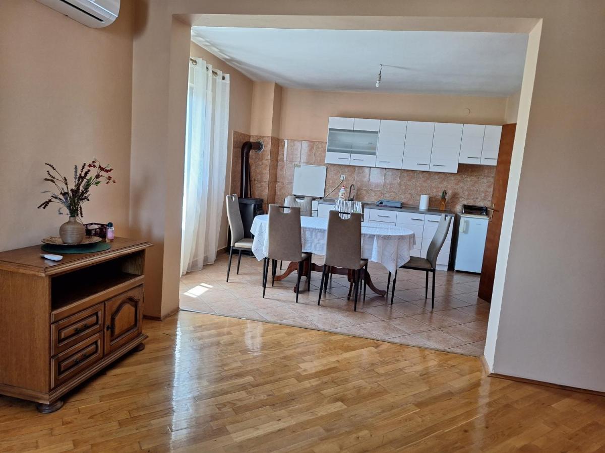 Mara Apartment Zadar Bagian luar foto