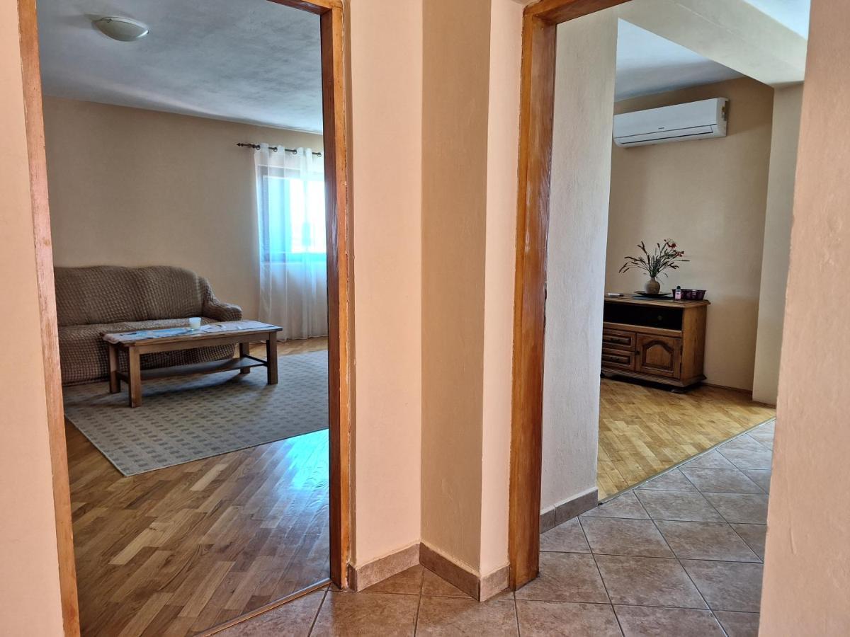 Mara Apartment Zadar Bagian luar foto